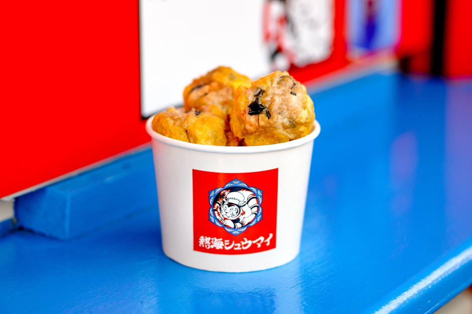 かわいいカップで熱海の街を食べ歩き