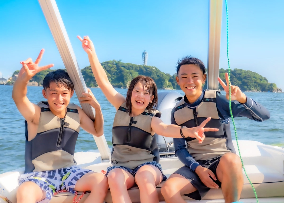 仲間と楽しい夏の思い出を