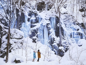 【奥入瀬渓流ホテル】「氷瀑の湯」を貸し切り！ 「氷瀑ガールステイ」を提供 ～冬の風物詩をあらゆる時間で満喫～｜期間：2021年12月25日〜2022年3月15日