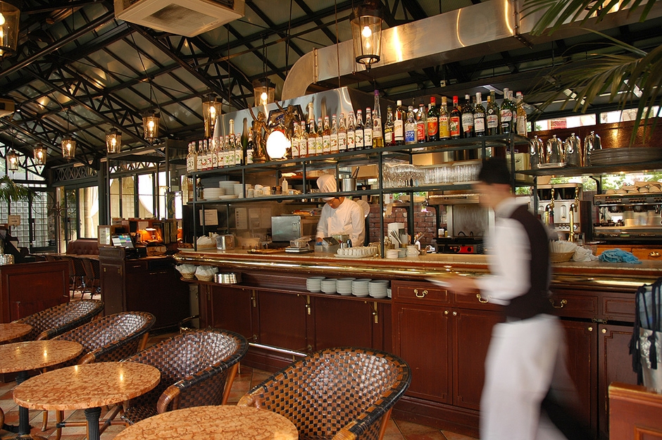 代官山「カフェ・ミケランジェロ」店内