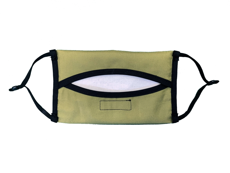 ケースを裏返すとマスクに早変わり