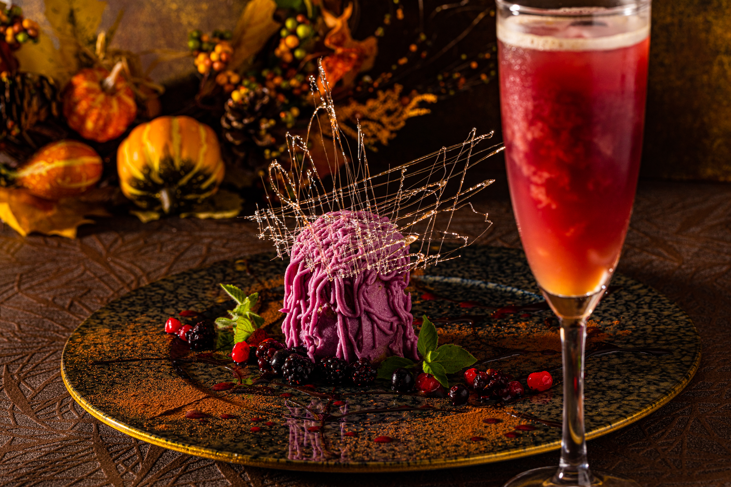 【富士マリオットホテル山中湖】 紫色に染まる富士山と月夜の山中湖をイメージしたスイーツセット「Spooky Halloween」を発売