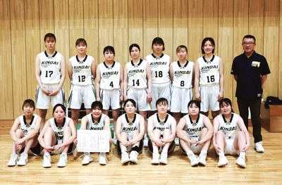 女子バスケットボール部のメンバー