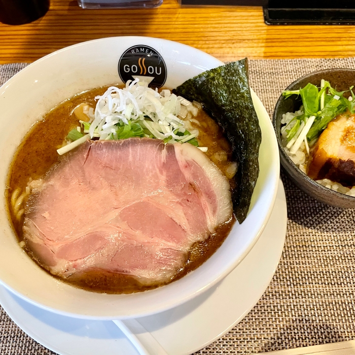 焼豚が丼いっぱいに