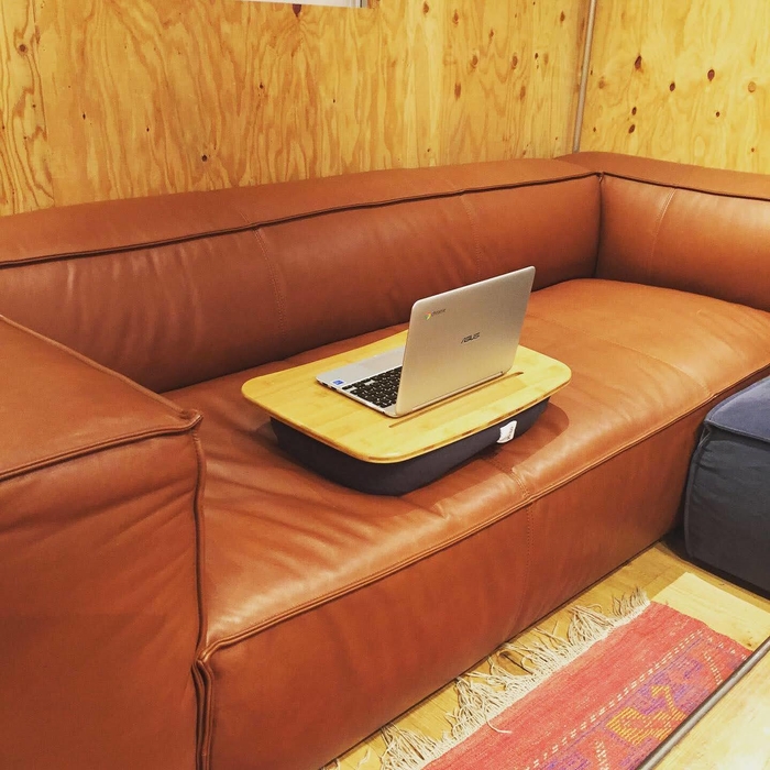 2階LOUNGE:トレイボー2.0(Yogibo)