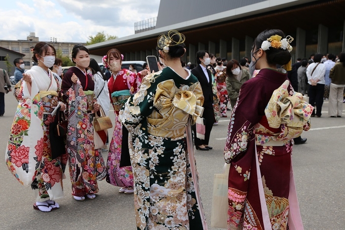 華やかな姿で溢れる「二十歳のつどい」