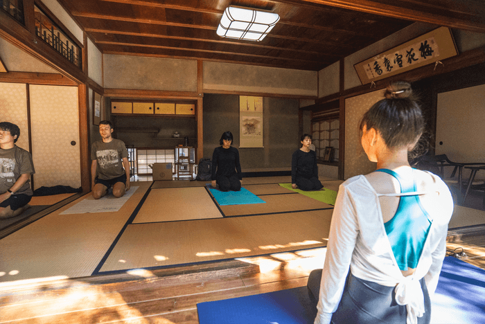 苔香居での禅体験(マインドフルネスヨガ)