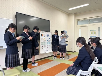 近畿大学附属福岡高校が「総合探究成果発表会」を初開催　1、2年生が地域課題に取り組んだ探究学習の成果を報告