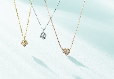 K10YG・WG・PG／Diamond　Necklace 各28,000円＋Tax　数量限定／スペシャルパッケージ付き