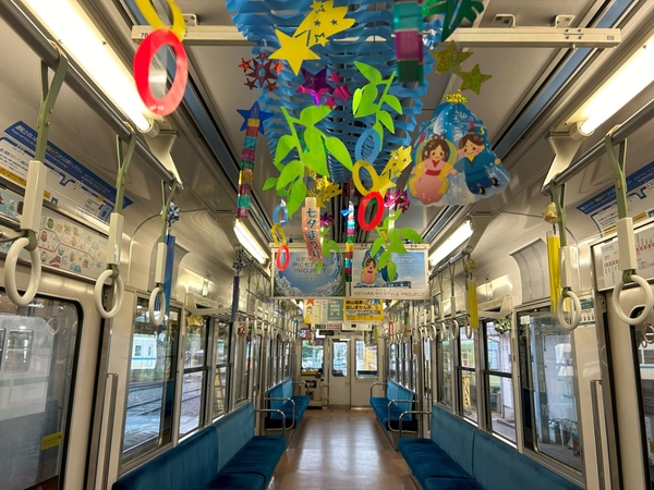  「えいでん七夕伝車」の車内（過去開催時の様子）