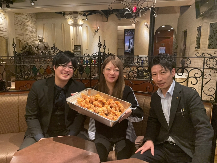 VISCONTIの皆さん。店内にて