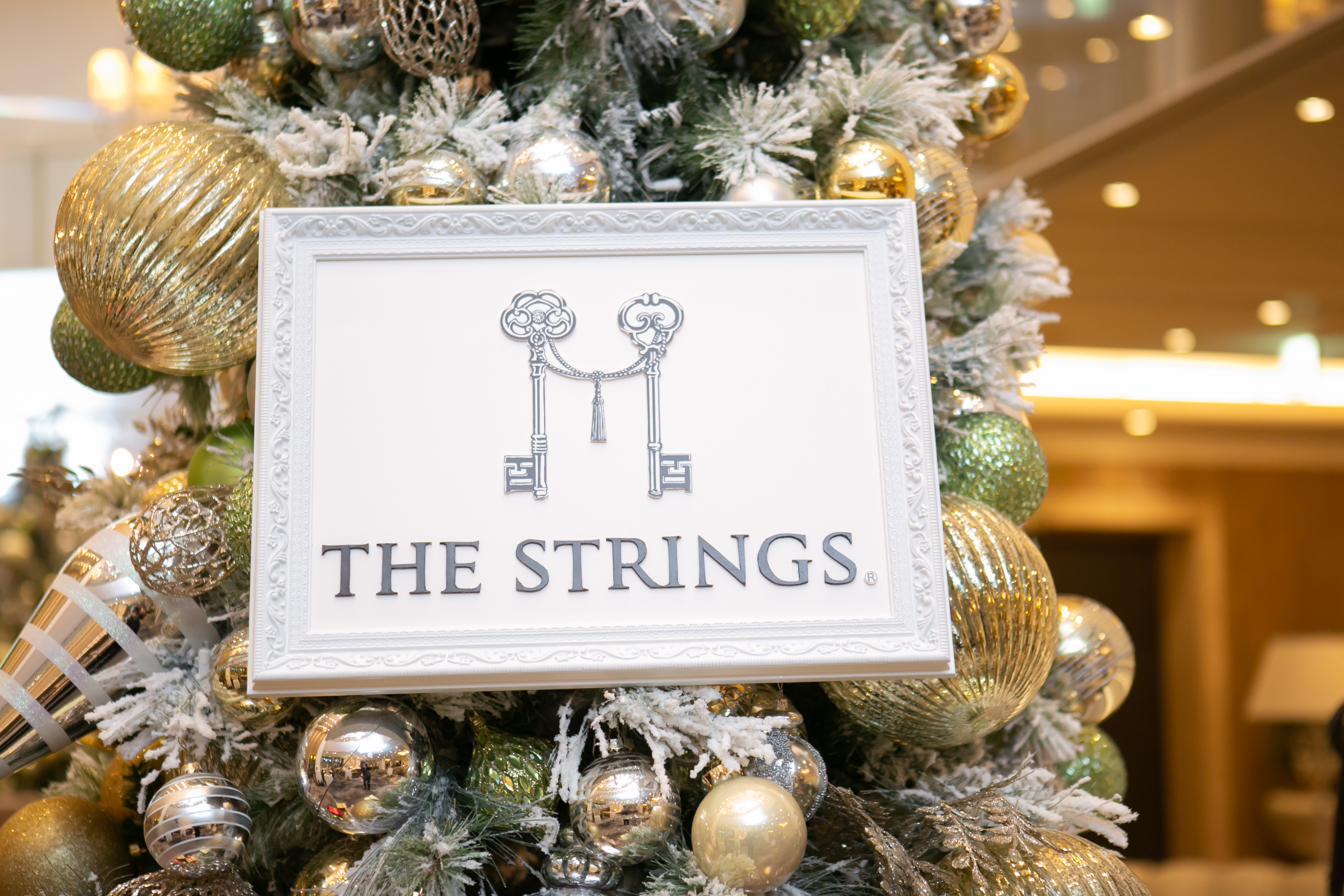 プレゼントを持ったサンタクロースもやってくる クリスマスを一足先に体感 Strings Christmas Gift 21 光と音が織りなすチャペルコンサート 限定開催 グルメプレス