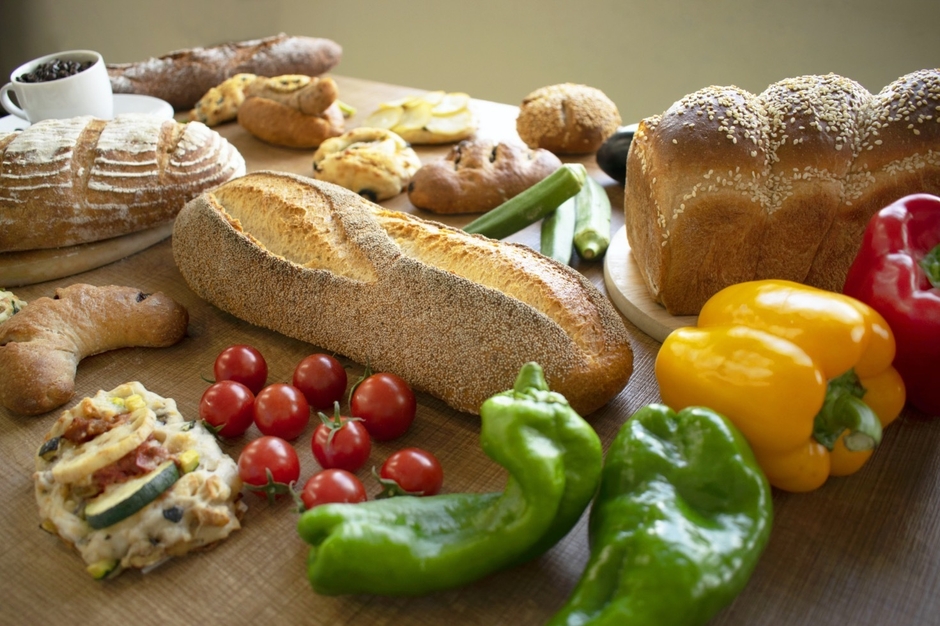 「八百屋のタケシタ」の不選別野菜と「日々ケルン」のパン その2