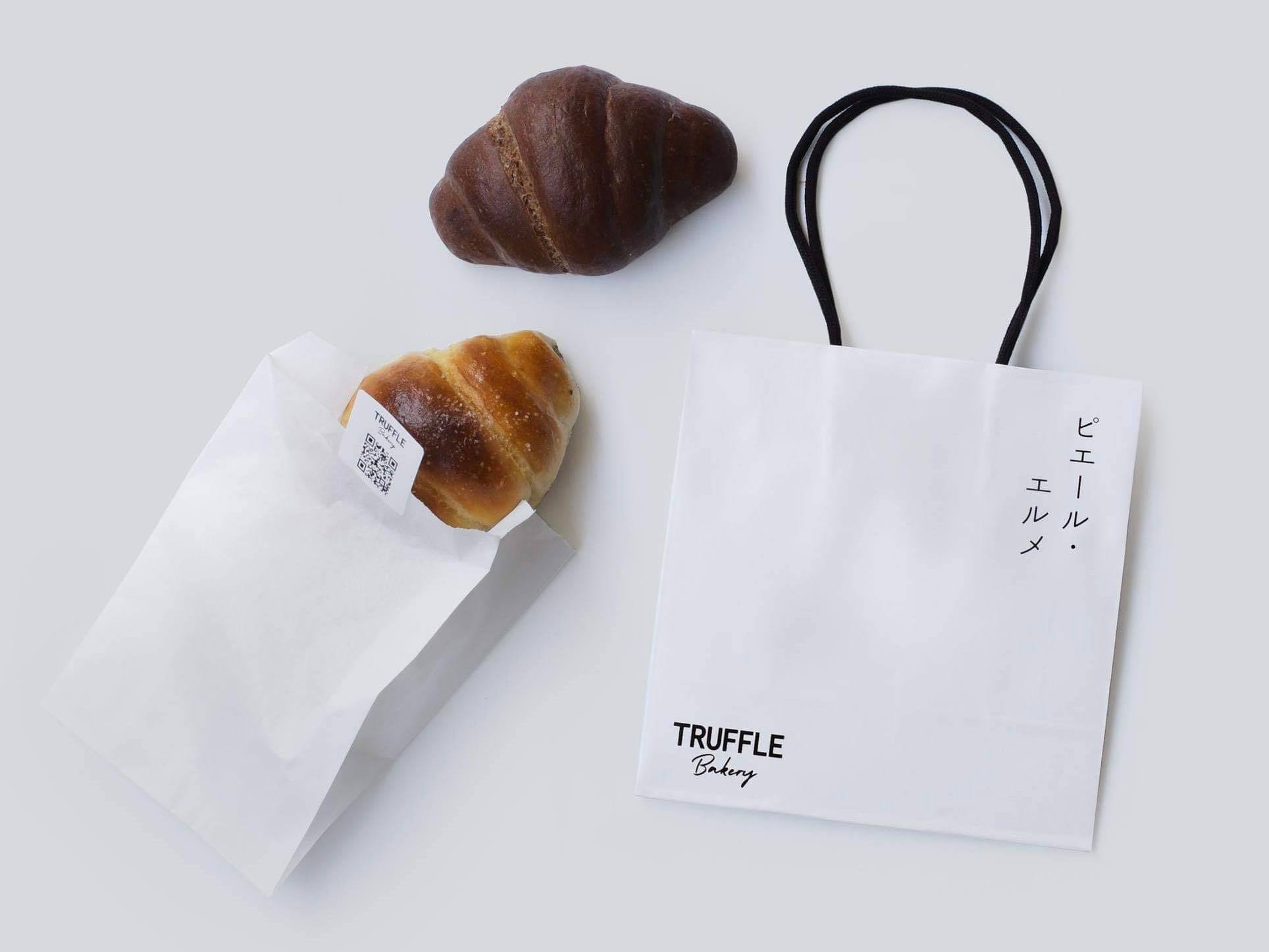 『TruffleBAKERY』✕『Made in ピエール・エルメ』　「白トリュフの塩パン」と限定の「チョコレートの塩パン」を発売