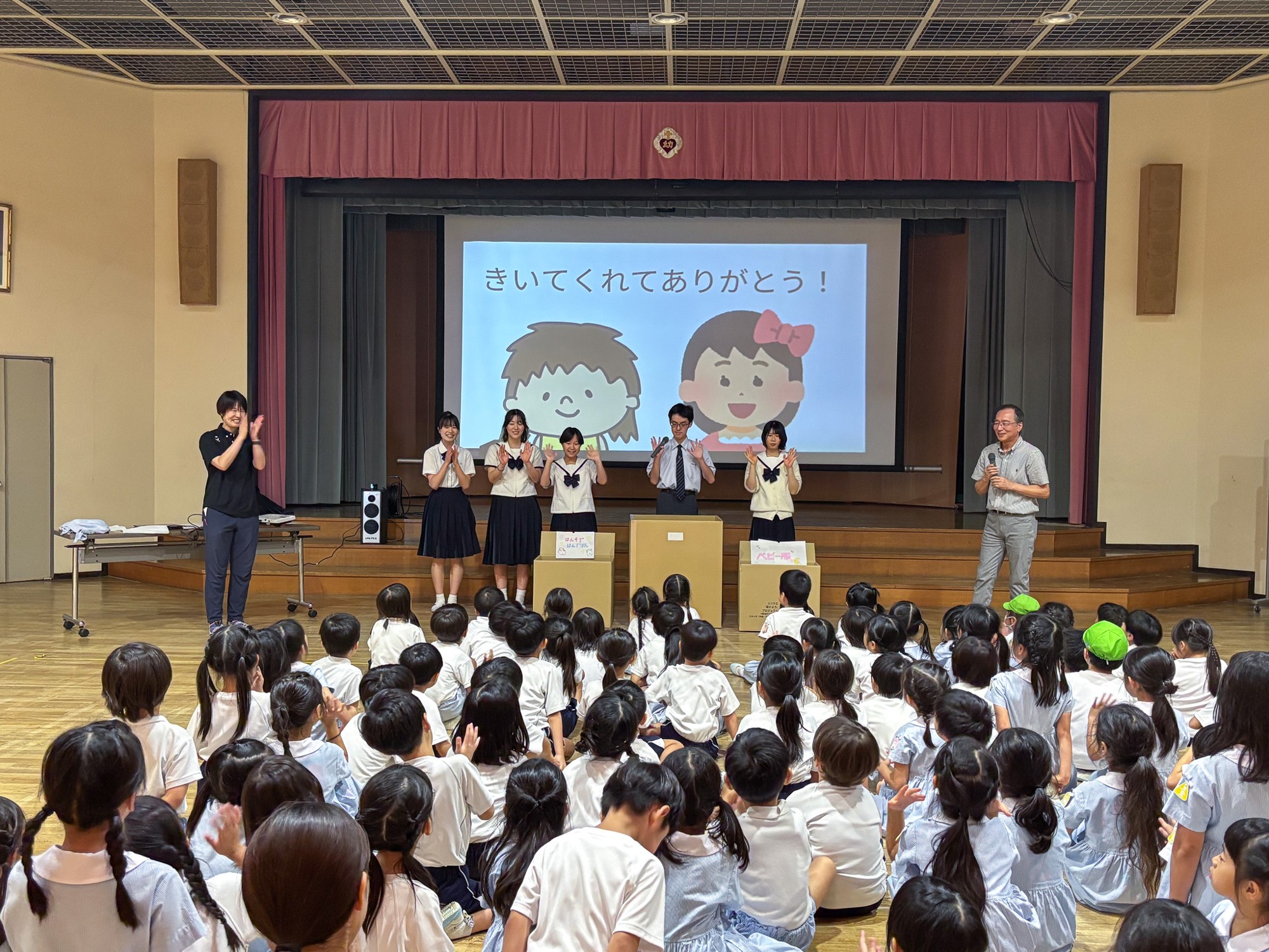 大阪信愛学院幼稚園の訪問の様子