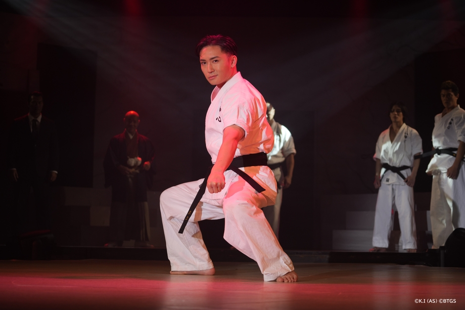 『空手界の最終兵器(リーサルウェポン)』の異名を持つ愚地克巳役、日向野祥