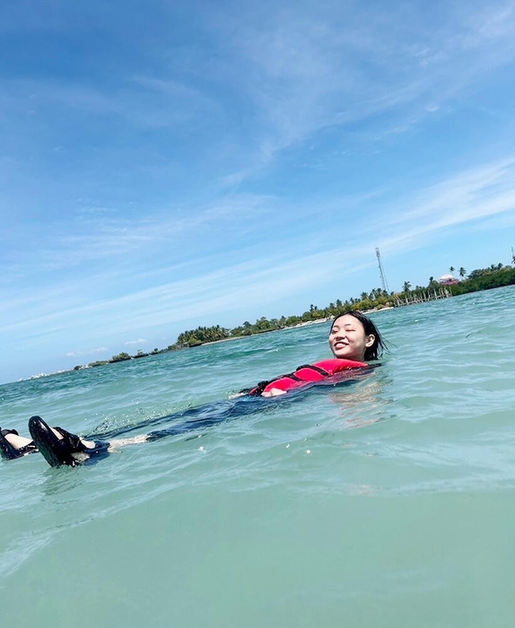 仕事がお休みの日は海へ。アイランドホッピングはセブ島で人気のアクティビティで、離島でシュノーケリングやマリンスポーツなどを楽しみます