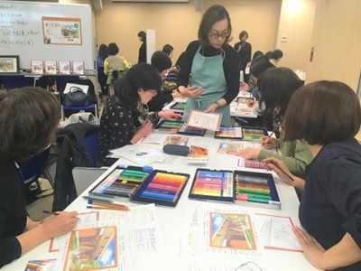 塗り絵体験講座の様子