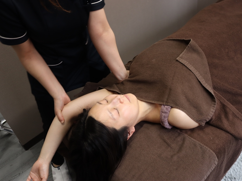 首肩こり筋膜リリース付き小顔矯正