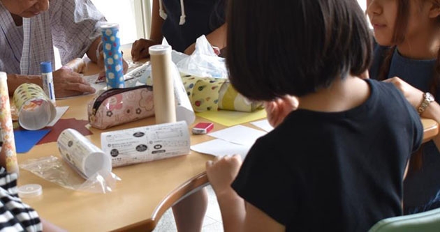 過去のワークショップ(万華鏡づくり)の様子