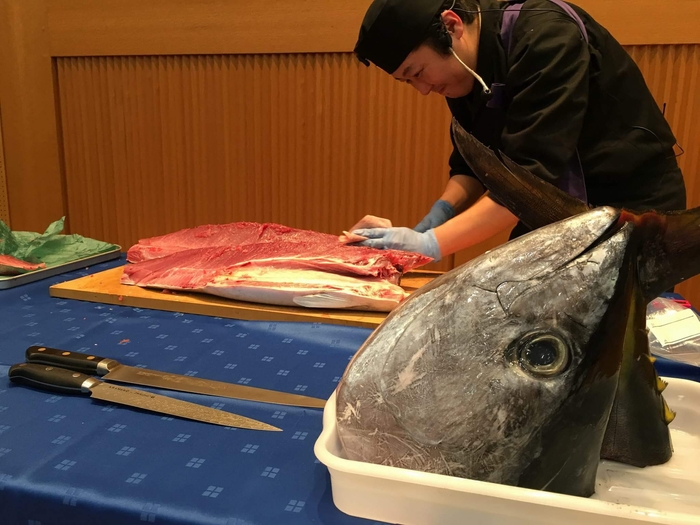 鮪解体ショー 1