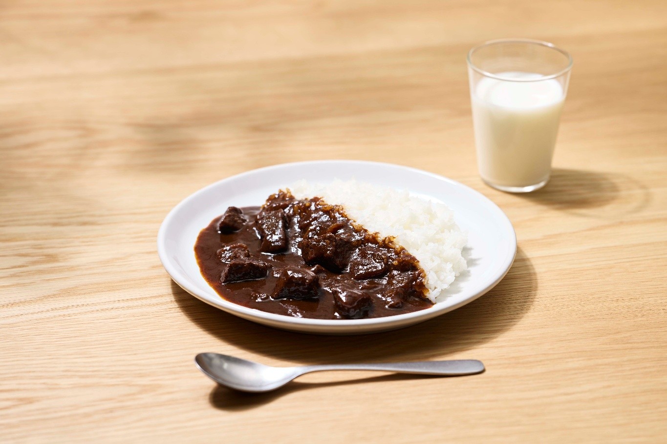 那須千本松牧場、牛を一頭まるごと使用した
牧場発の新商品「千本松牧場牛まるごとビーフカレー」を7月11日発売