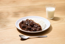 那須千本松牧場、牛を一頭まるごと使用した
牧場発の新商品「千本松牧場牛まるごとビーフカレー」を7月11日発売