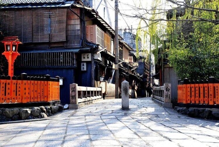 ドラマや映画のロケ地としても使用される祇園の巽橋