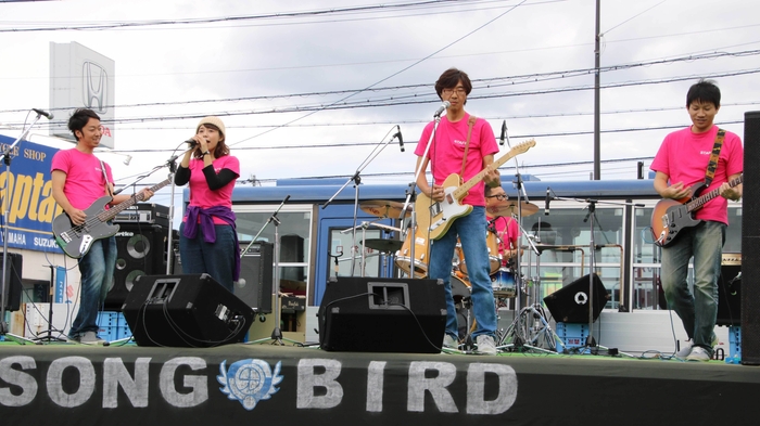 ステージ披露(教習所スタッフによるバンド)