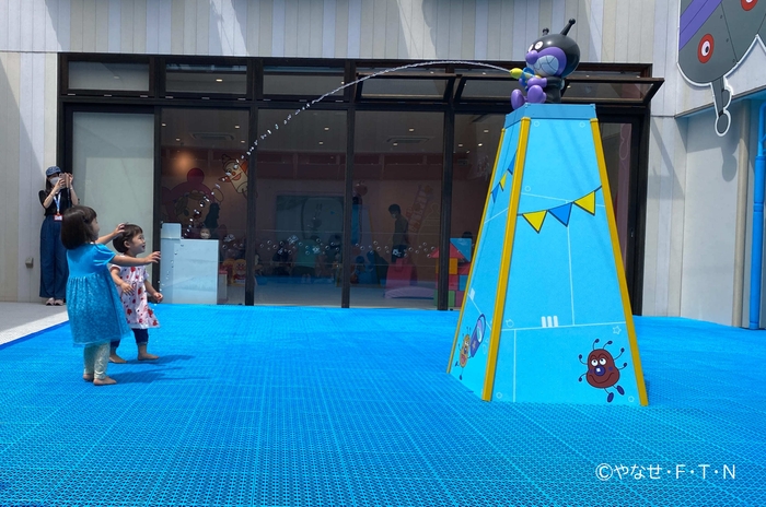 ばいきんまんの水あそびひろば_ばいきんまんの水でっぽう