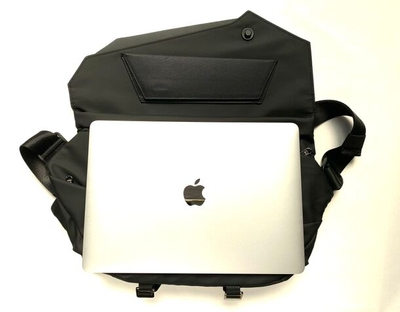 画像4.MacBook Airが入る