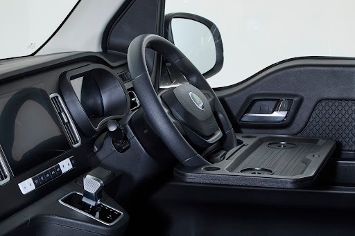 可動式テーブル完備