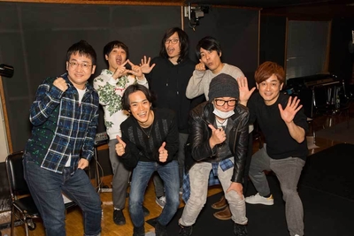 日野聡さん:写真前列右