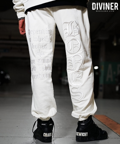 【BlackLetter】Rear Embroidery Cross Sweat Pants(オフホワイト)