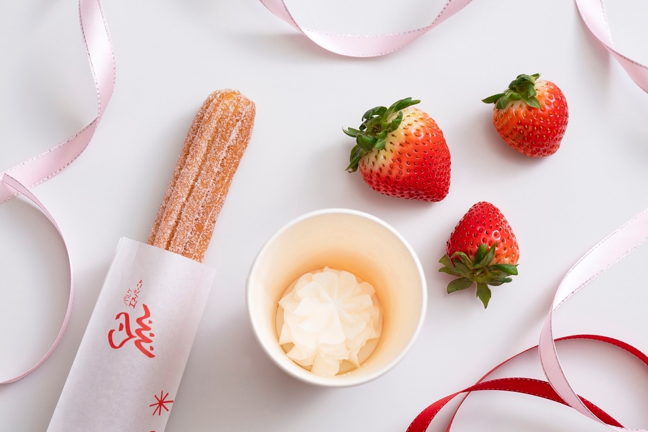 「もちもちチュロ～いちご味～」500円 （スモールバル「ペリート」）