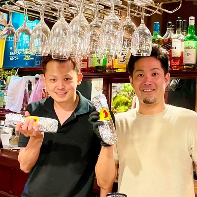 篭橋社長(右)と担当の三次さん(左)