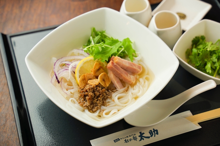 「牛たんそぼろのテール仕立フォー」