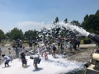 ぐんまフラワーパーク、水や泡で盛り上がる夏の限定イベント 「トロピカルウォーターガーデン」開催！ 8月15日は“疫病退散祈願”手持ち花火大会も開催予定