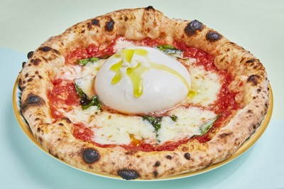Pizza Bakka ピッツァブッラータ 2,000円(税込)