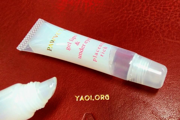 『PAWVC7(R) gel lips&under eyes placenta rich』が出るところは斜めカット