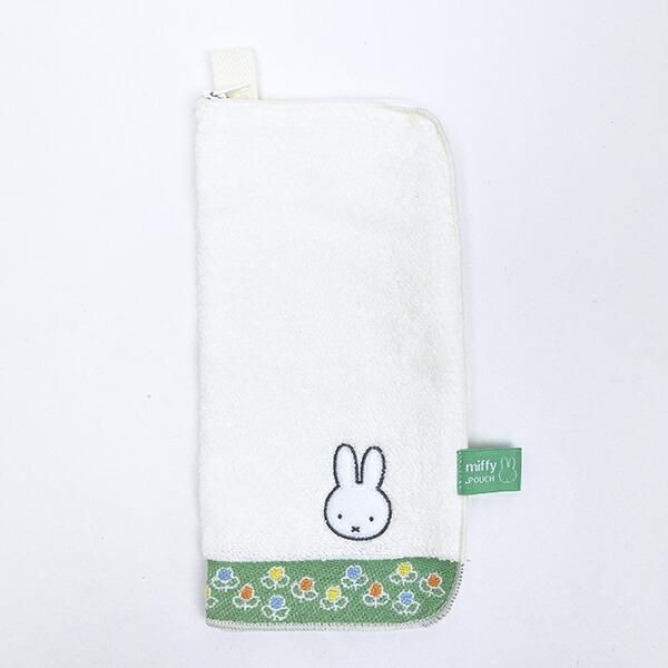 ミッフィーのどっとポーチ。優しいデザインにほっこり癒される～。タオル生地なので多様な使い方ができるのも◎