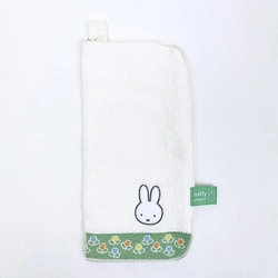 ミッフィーのどっとポーチ。優しいデザインにほっこり癒される～。タオル生地なので多様な使い方ができるのも◎