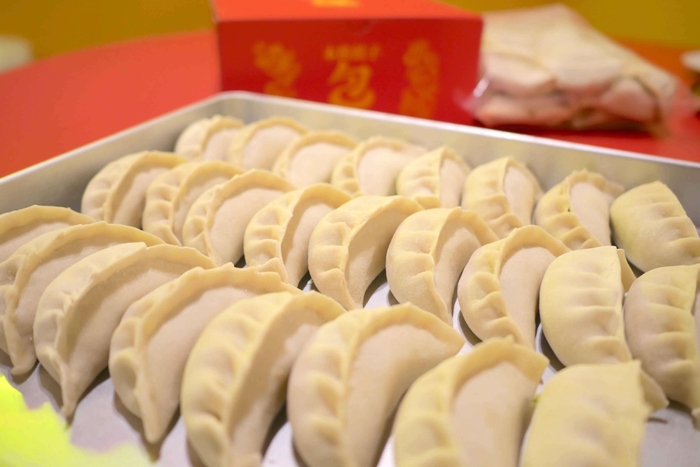 本格手打ジャンボ餃子は1つ60gで食べ応え抜群です!