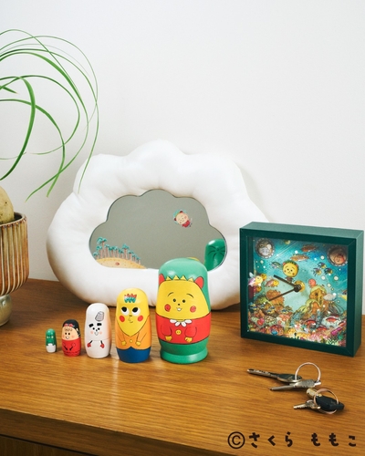 ふっくら雲ミラー ¥2,790(税込) くるくる時計 ¥4,990(税込) マトリョーシカ ¥4,990(税込)