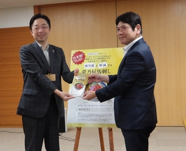 機能性表示食品「菅乃屋馬刺しモモスライス(冷凍)」の 開発と8月1日の発売に伴い、熊本県知事を表敬訪問