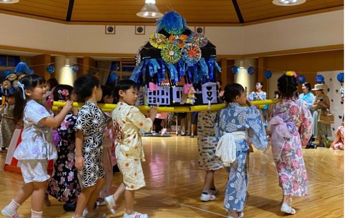 近畿大学附属幼稚園が夏の風物詩「近幼まつり」を開催 園児の手作り提灯や神輿で日本の夏祭り文化を親子で親しむ