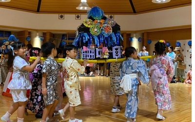 近畿大学附属幼稚園が夏の風物詩「近幼まつり」を開催　園児の手作り提灯や神輿で日本の夏祭り文化を親子で親しむ
