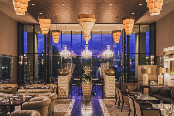 カフェ＆レストラン 四季庭 　夜の内観