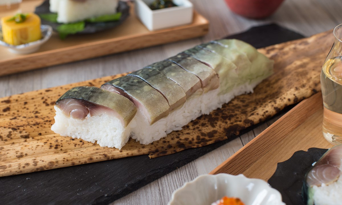 華ずしの金華鯖の押し寿司