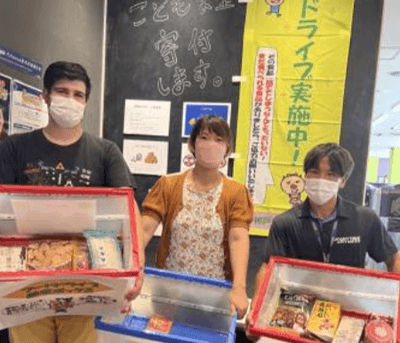 エニタイムフィットネス垂水店 フードドライブでの寄付回収の様子